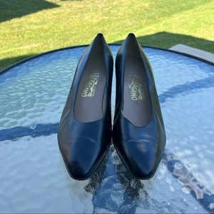 Vintage Salvatore Ferragamo Black Heels Women's Size 9.5 B Pumps Made in Italy